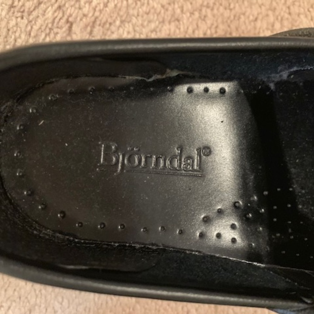 Black Clogs - Picture 2 of 5